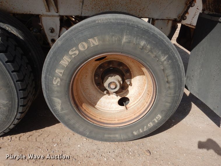 image for item DG8351 2004 Midland MG40MC2000 bottom dump trailer
