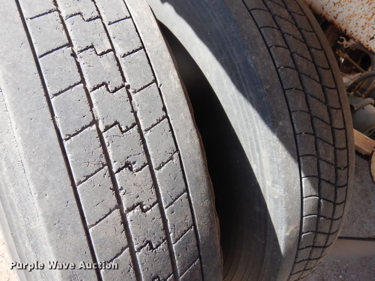 image for item DG8351 2004 Midland MG40MC2000 bottom dump trailer