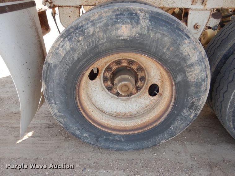 image for item DG8351 2004 Midland MG40MC2000 bottom dump trailer