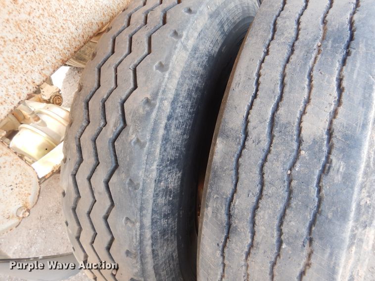 image for item DG8351 2004 Midland MG40MC2000 bottom dump trailer