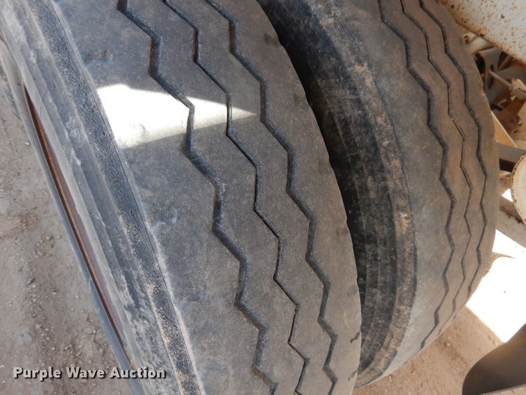 image for item DG8351 2004 Midland MG40MC2000 bottom dump trailer