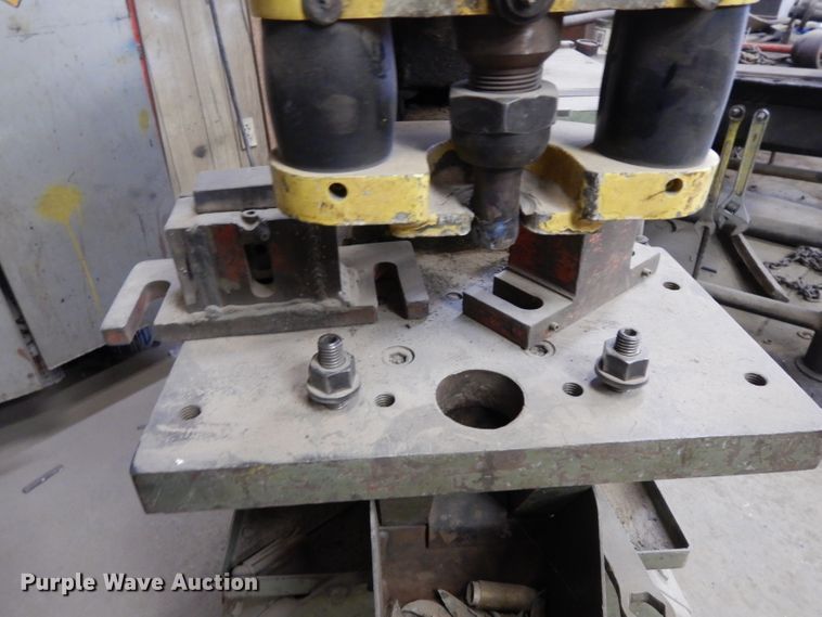 image for item GR9300 Piranha P50 ironworker