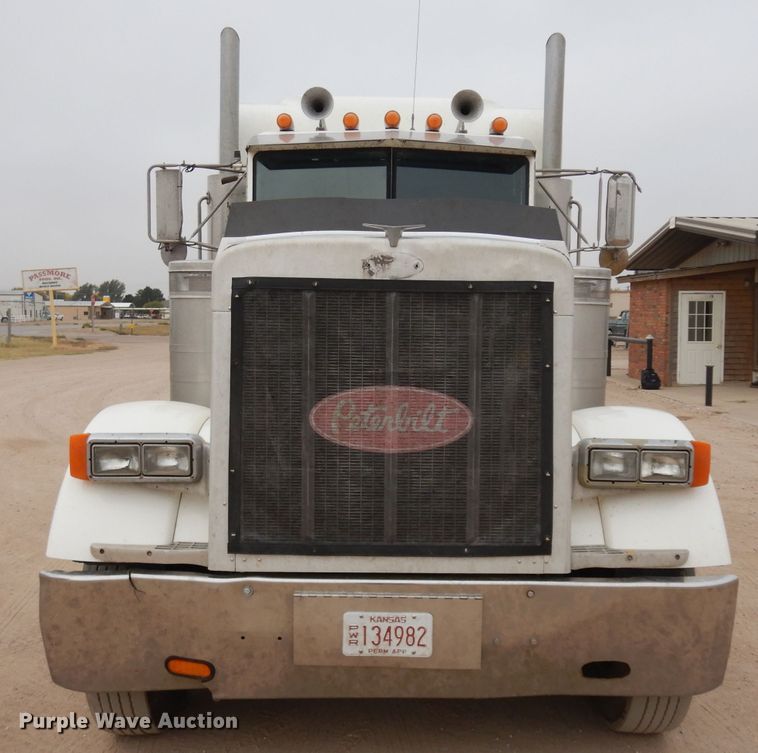 image for item HN9439 1994 Peterbilt 379  semi truck