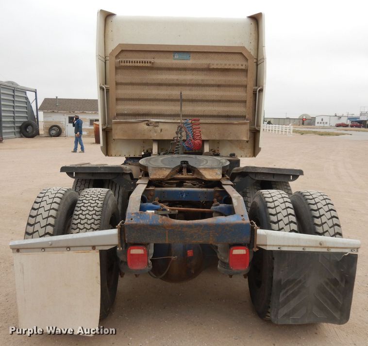 image for item HN9439 1994 Peterbilt 379  semi truck