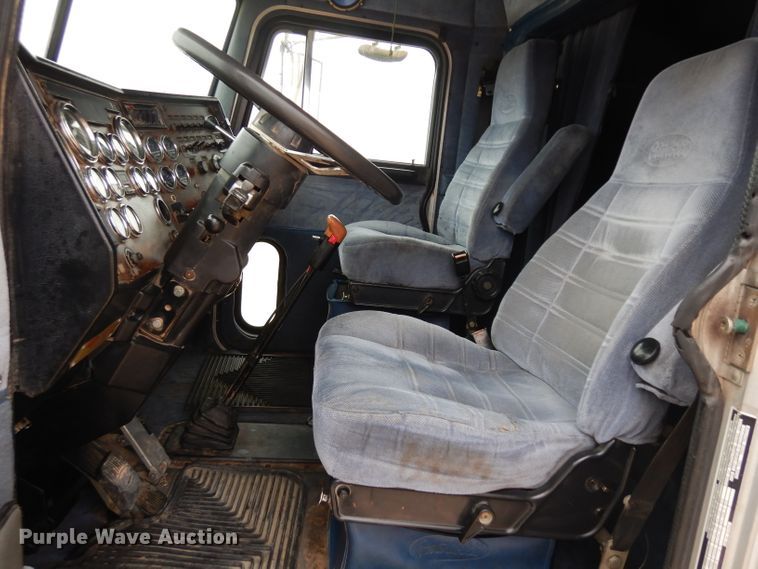 image for item HN9439 1994 Peterbilt 379  semi truck