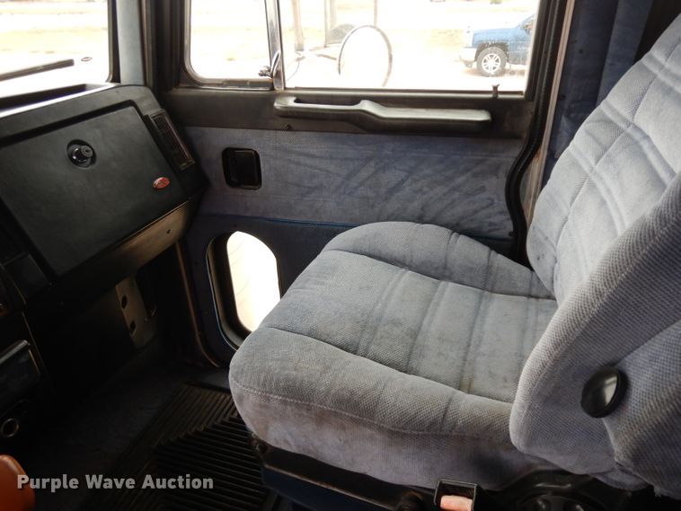 image for item HN9439 1994 Peterbilt 379  semi truck