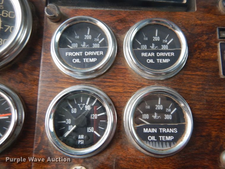 image for item HN9439 1994 Peterbilt 379  semi truck