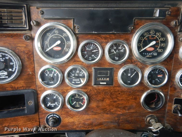 image for item HN9439 1994 Peterbilt 379  semi truck