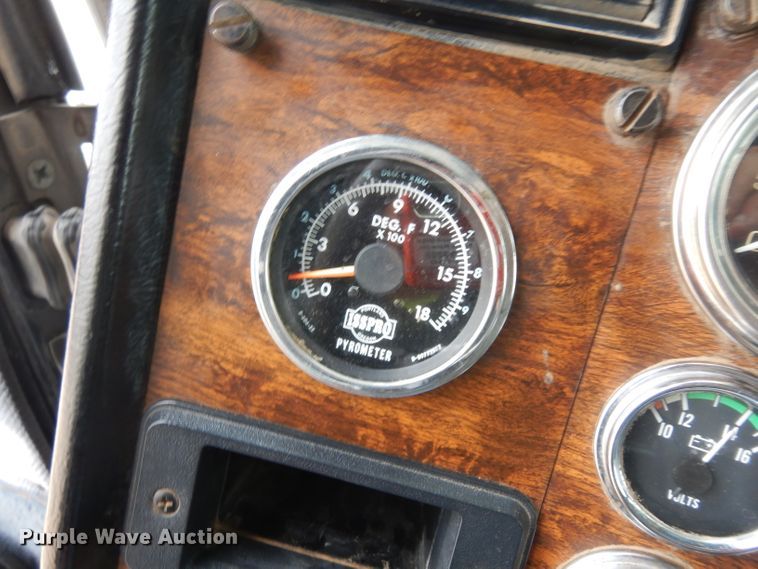 image for item HN9439 1994 Peterbilt 379  semi truck