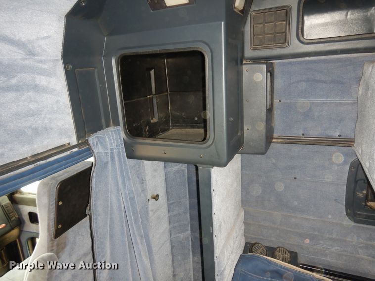 image for item HN9439 1994 Peterbilt 379  semi truck