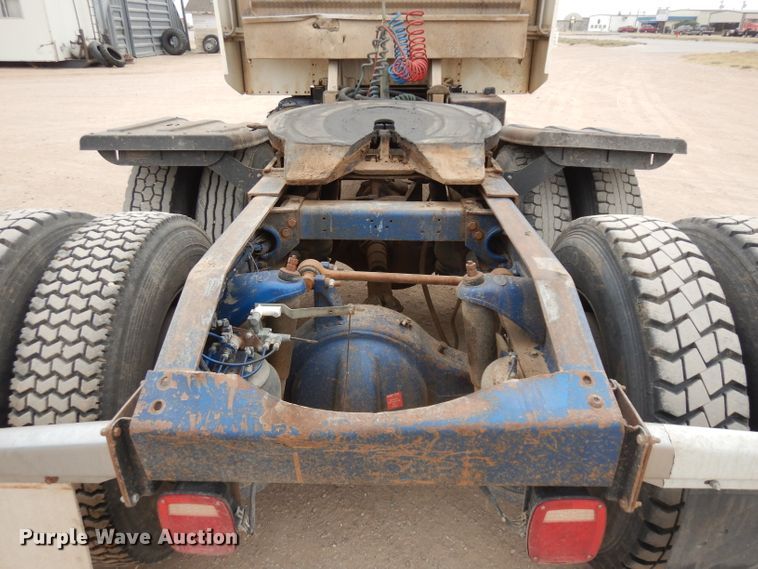 image for item HN9439 1994 Peterbilt 379  semi truck