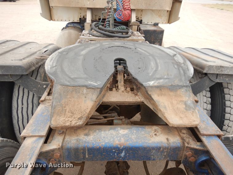 image for item HN9439 1994 Peterbilt 379  semi truck