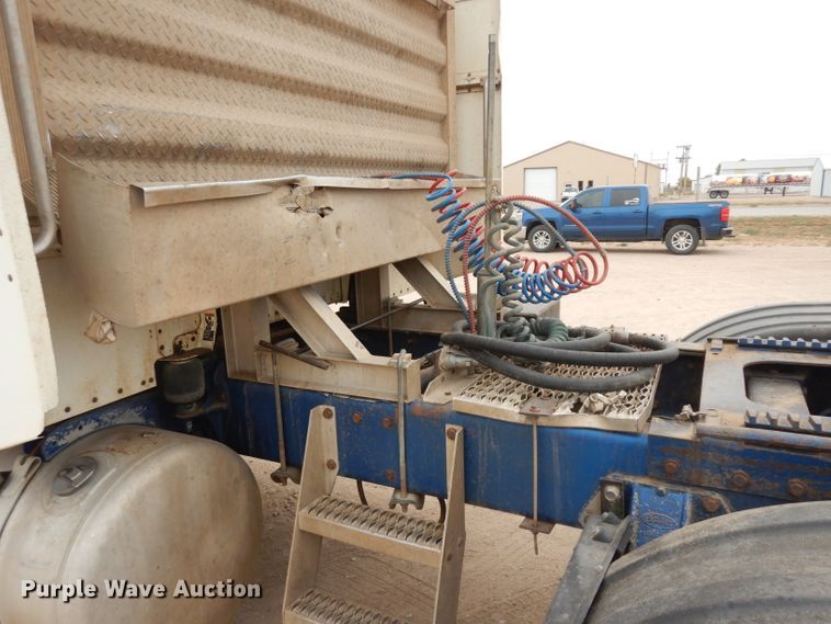 image for item HN9439 1994 Peterbilt 379  semi truck