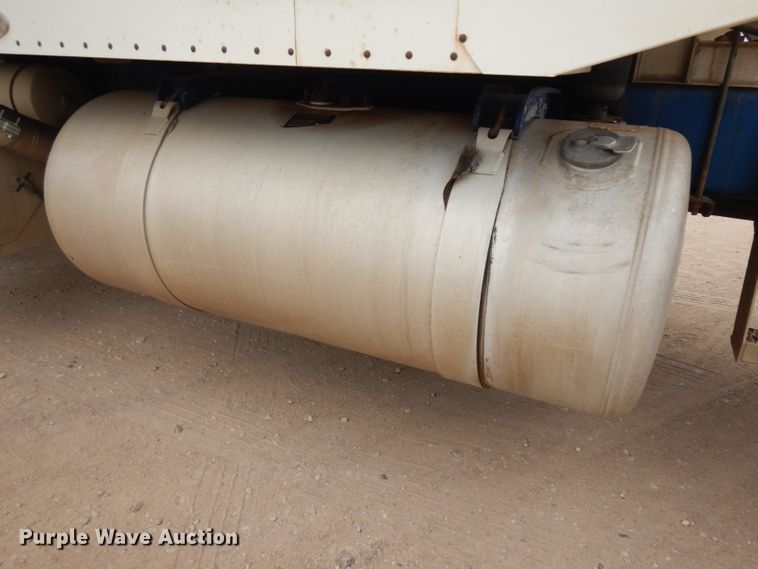 image for item HN9439 1994 Peterbilt 379  semi truck