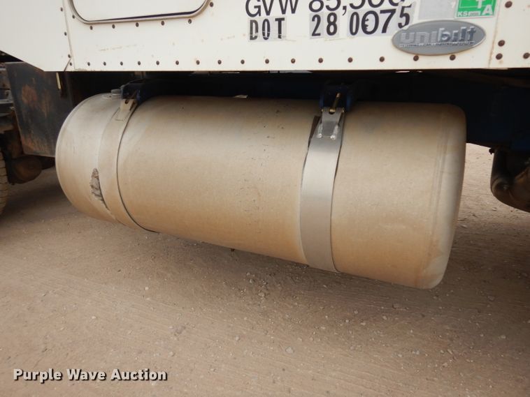 image for item HN9439 1994 Peterbilt 379  semi truck