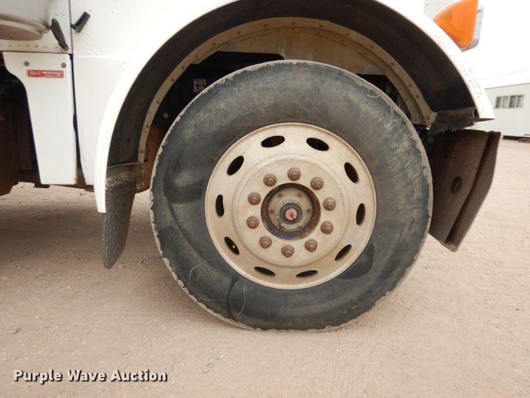 image for item HN9439 1994 Peterbilt 379  semi truck