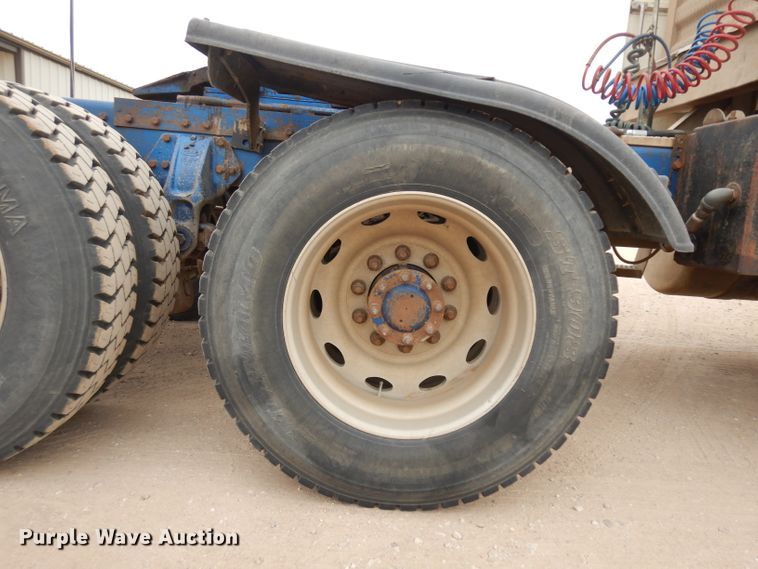 image for item HN9439 1994 Peterbilt 379  semi truck