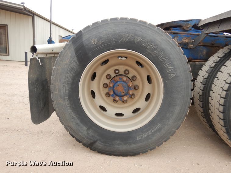 image for item HN9439 1994 Peterbilt 379  semi truck