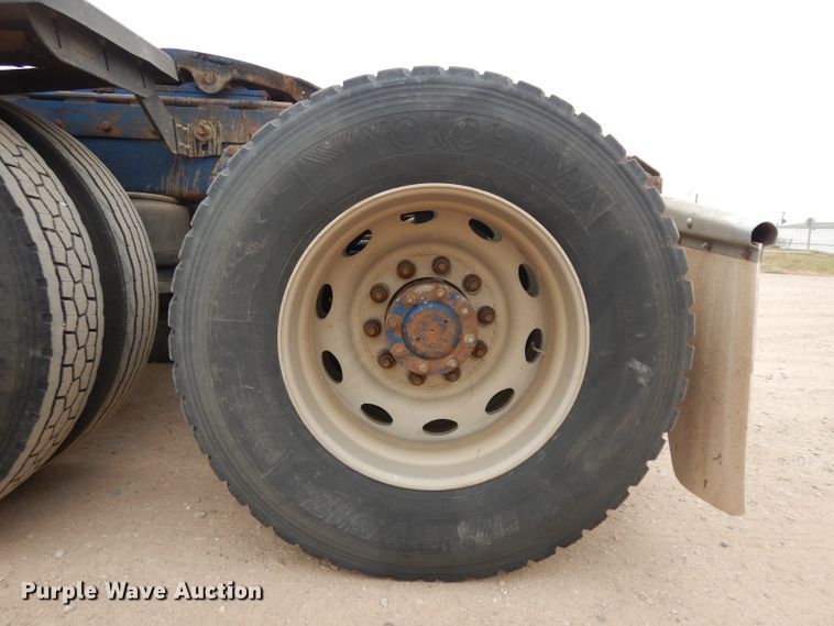 image for item HN9439 1994 Peterbilt 379  semi truck