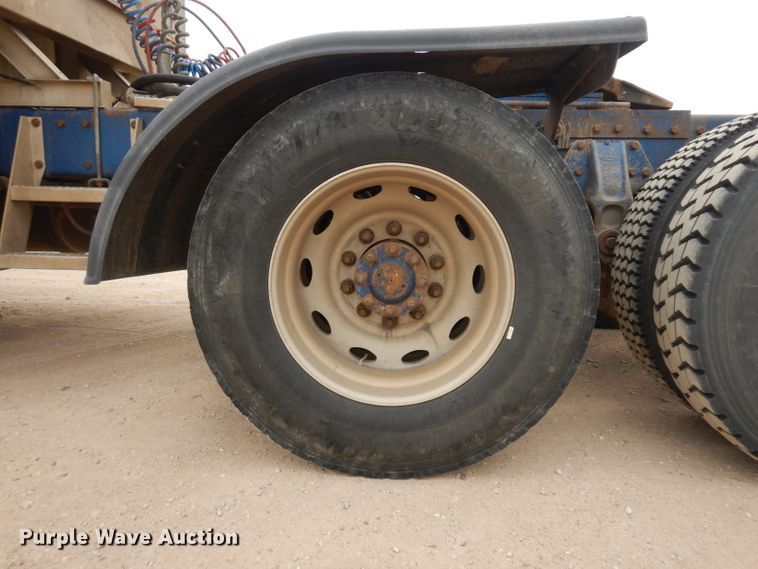 image for item HN9439 1994 Peterbilt 379  semi truck