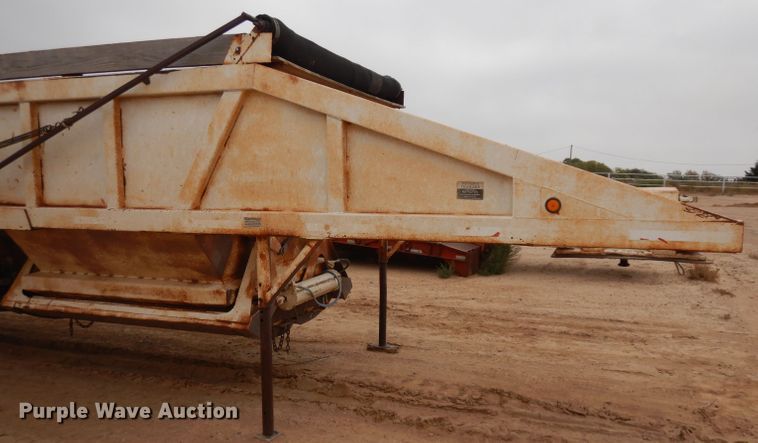 image for item HN9440 1989 Ranco bottom dump trailer