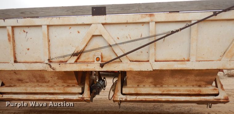 image for item HN9440 1989 Ranco bottom dump trailer