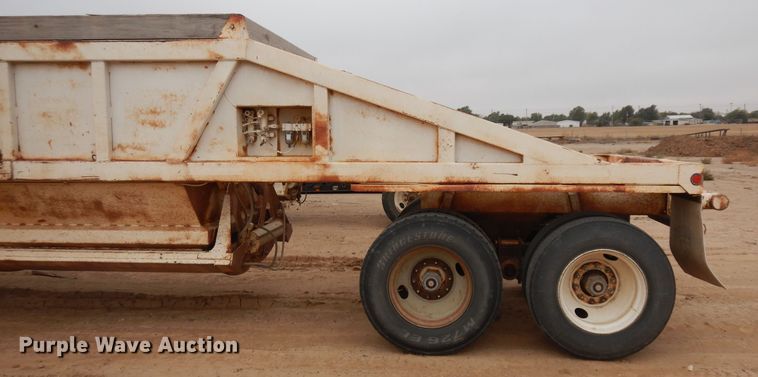 image for item HN9440 1989 Ranco bottom dump trailer