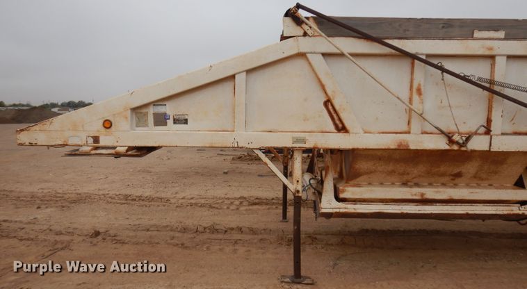 image for item HN9440 1989 Ranco bottom dump trailer