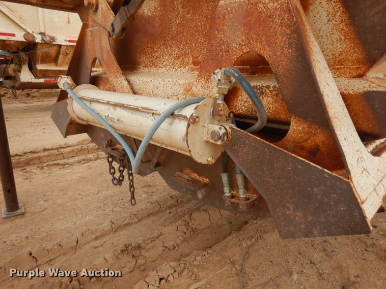 image for item HN9440 1989 Ranco bottom dump trailer