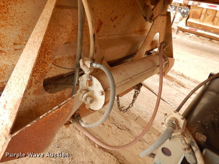 image for item HN9440 1989 Ranco bottom dump trailer