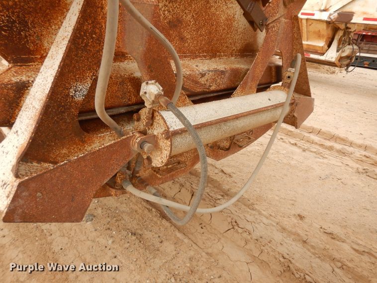 image for item HN9440 1989 Ranco bottom dump trailer