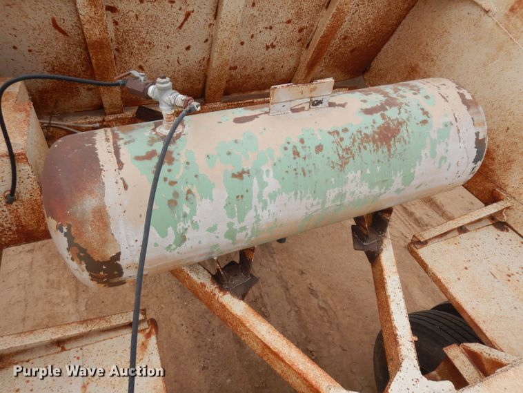 image for item HN9440 1989 Ranco bottom dump trailer