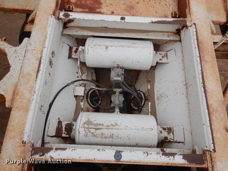 image for item HN9440 1989 Ranco bottom dump trailer