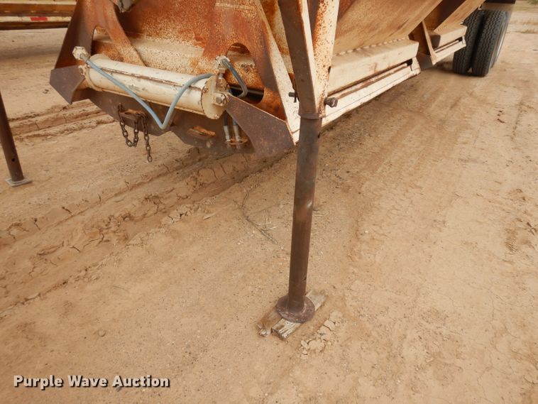 image for item HN9440 1989 Ranco bottom dump trailer