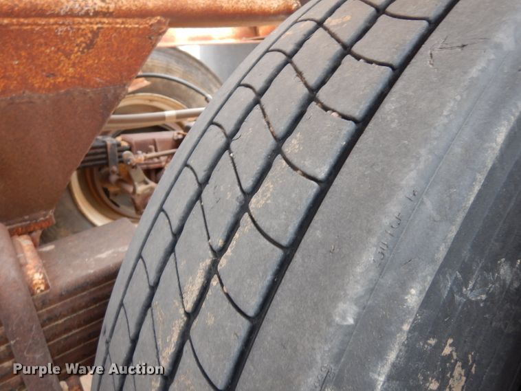 image for item HN9440 1989 Ranco bottom dump trailer