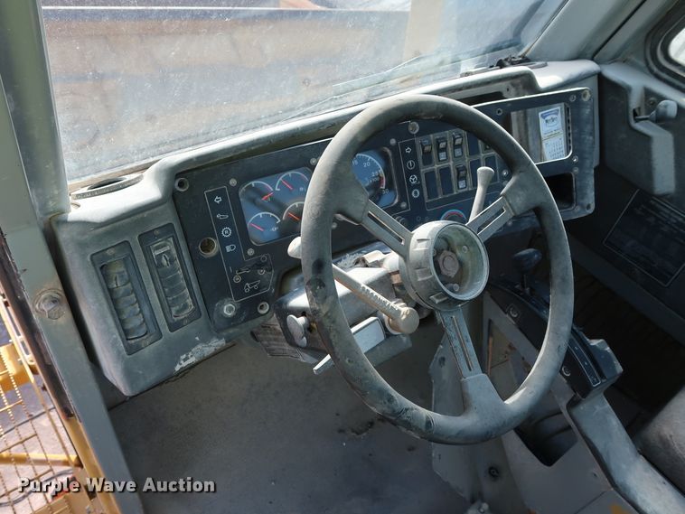 image for item DG7025 1999 Caterpillar 775D   haul truck