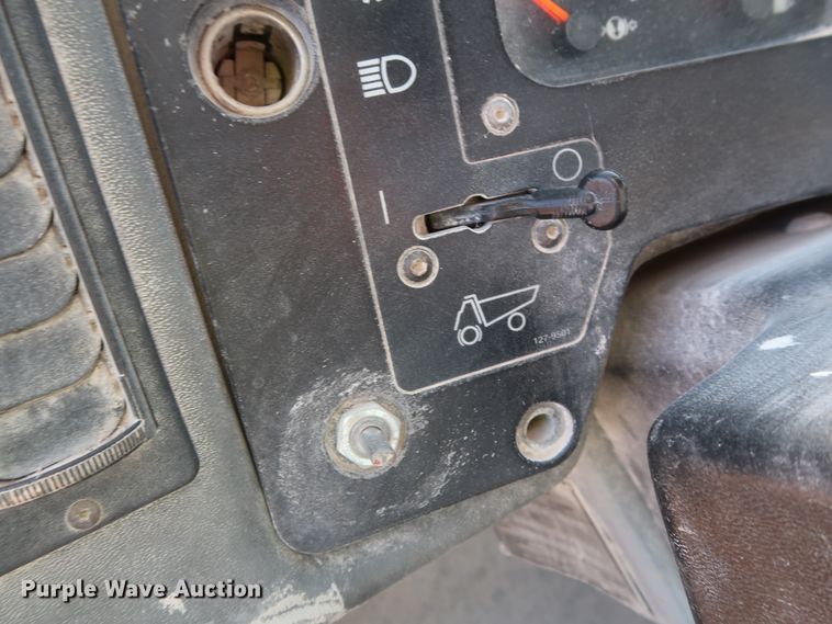 image for item DG7025 1999 Caterpillar 775D   haul truck