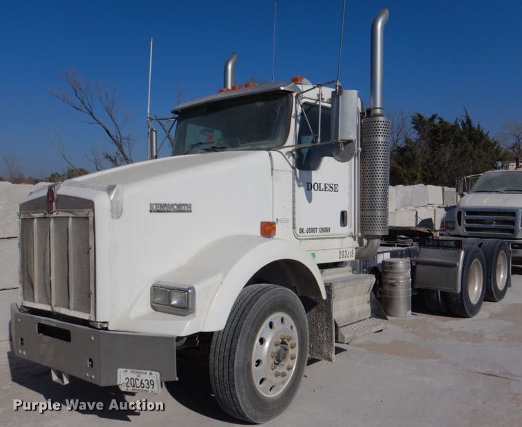 image for item DJ0326 2006 Kenworth T800  semi truck