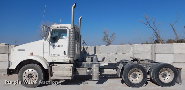 image for item DJ0326 2006 Kenworth T800  semi truck