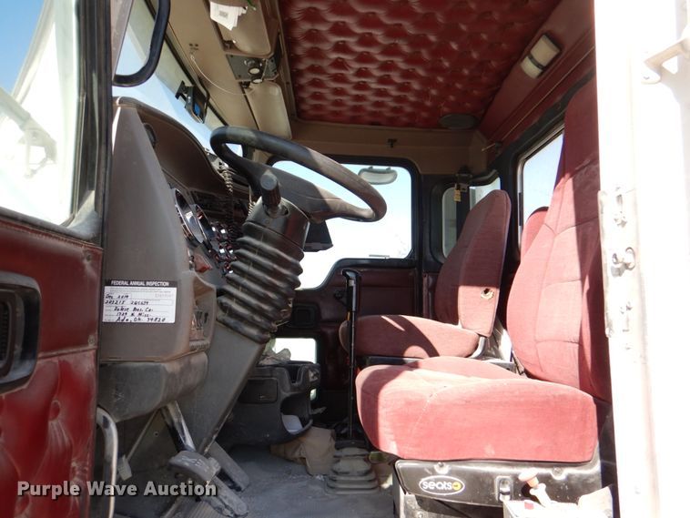 image for item DJ0326 2006 Kenworth T800  semi truck