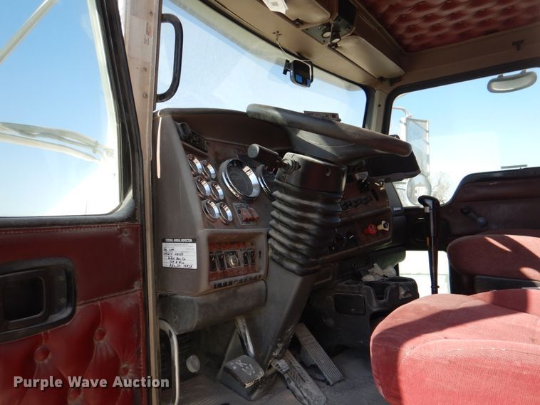 image for item DJ0326 2006 Kenworth T800  semi truck