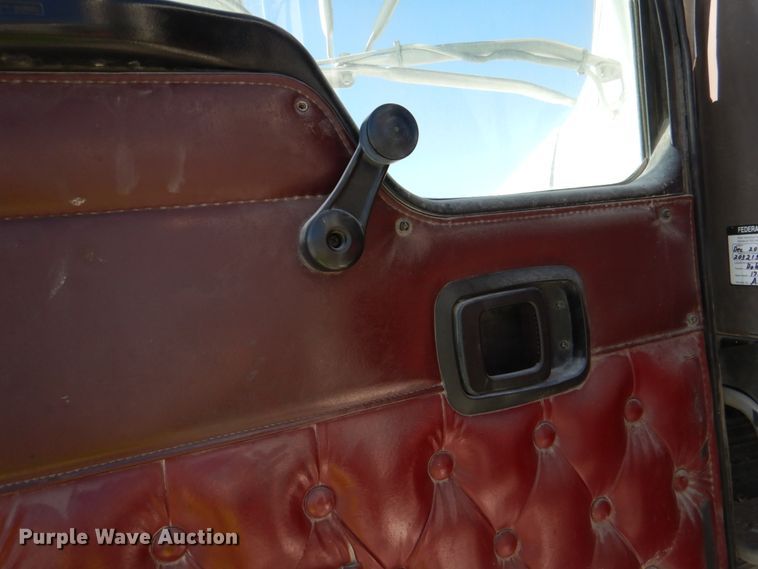 image for item DJ0326 2006 Kenworth T800  semi truck