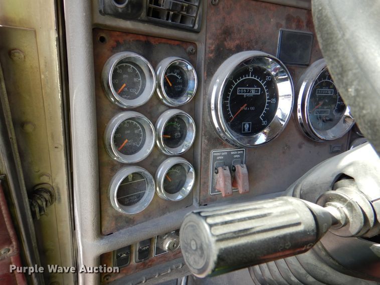 image for item DJ0326 2006 Kenworth T800  semi truck