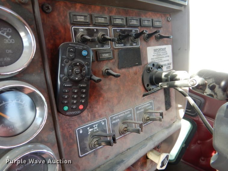 image for item DJ0326 2006 Kenworth T800  semi truck