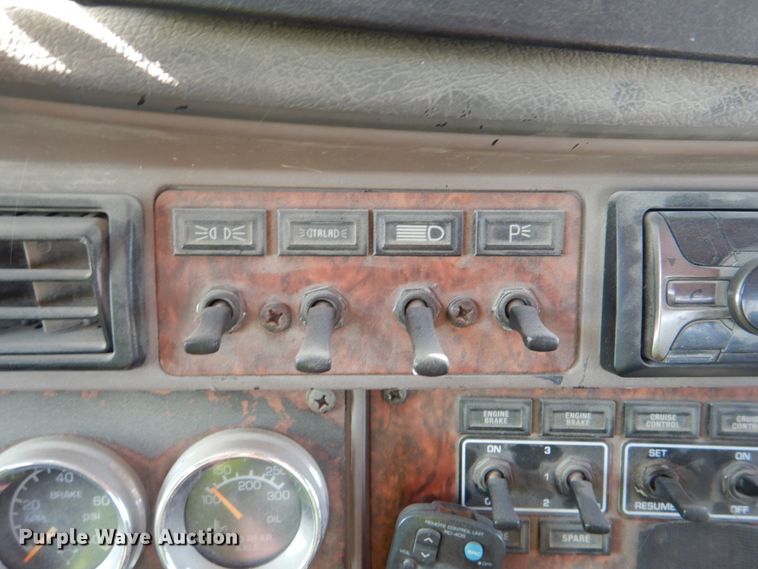 image for item DJ0326 2006 Kenworth T800  semi truck