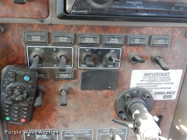 image for item DJ0326 2006 Kenworth T800  semi truck