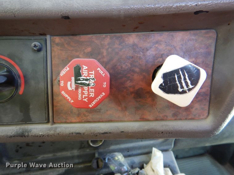 image for item DJ0326 2006 Kenworth T800  semi truck