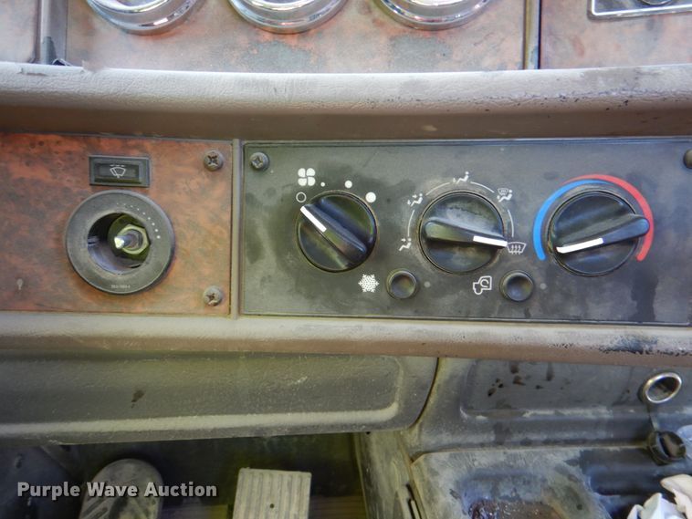 image for item DJ0326 2006 Kenworth T800  semi truck