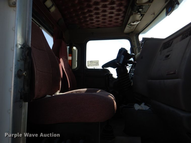 image for item DJ0326 2006 Kenworth T800  semi truck