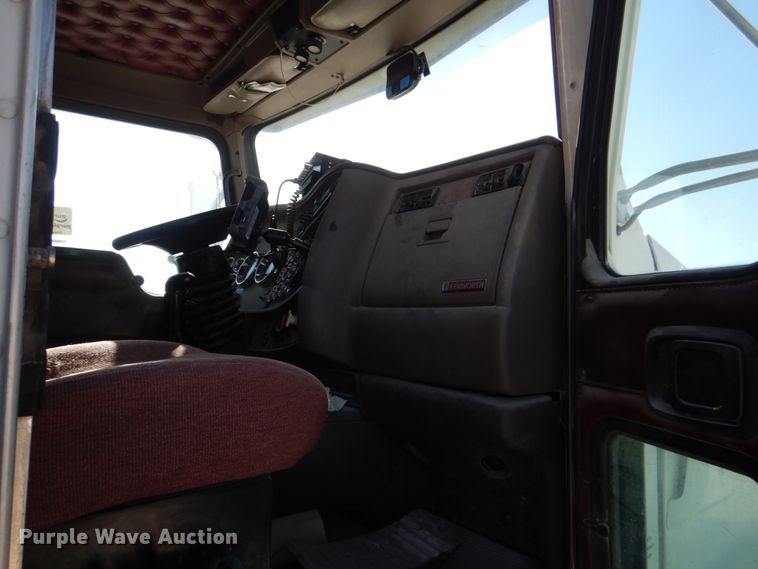 image for item DJ0326 2006 Kenworth T800  semi truck